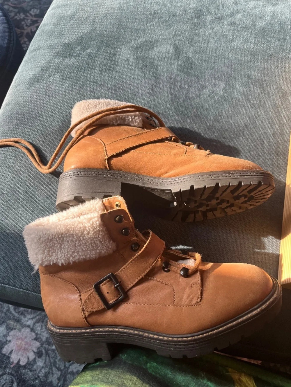 Kelsi Dagger boots with fleecy trim